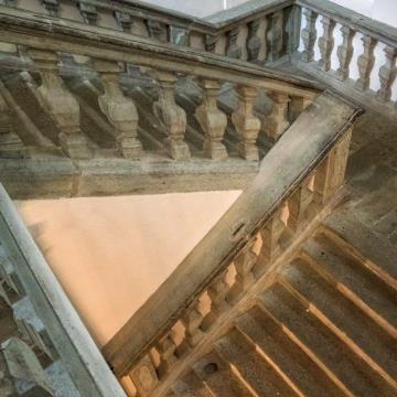 1. nagrada: Saša Slamnik za fotografijo Graščina, stopnišče 1